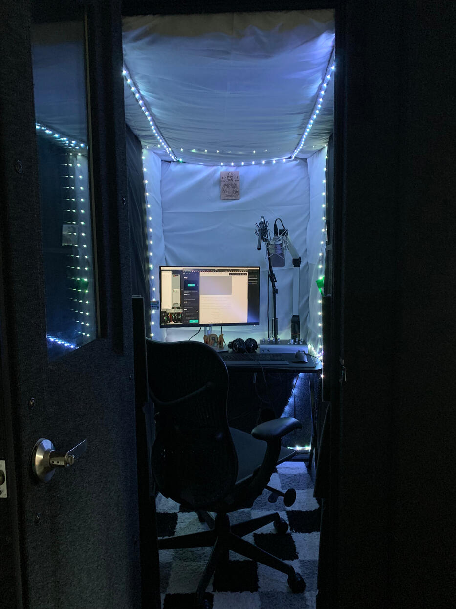 WhisperRoom booth
